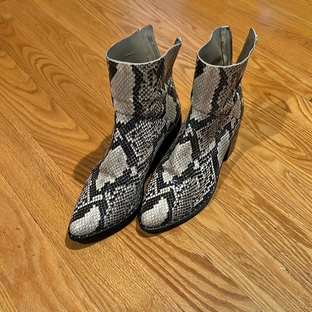 Snake booties